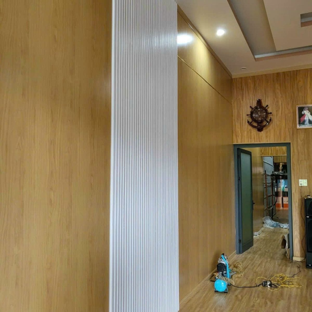 Tấm Ốp Lam Sóng Trang Trí Nội Thất Quan Trọng Như Thế Nào