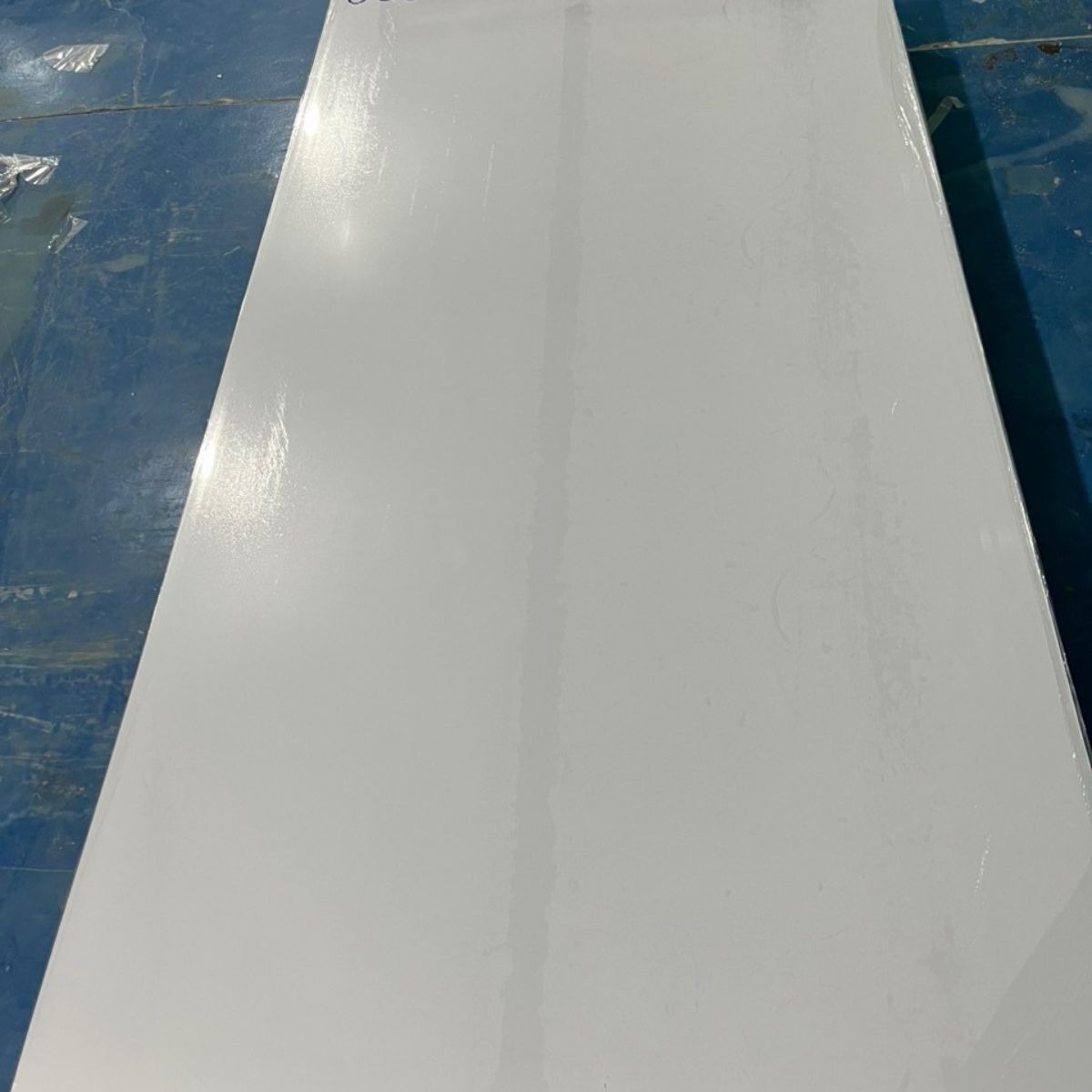 Hình ảnh thi công thực tế tấm nhựa giả đá