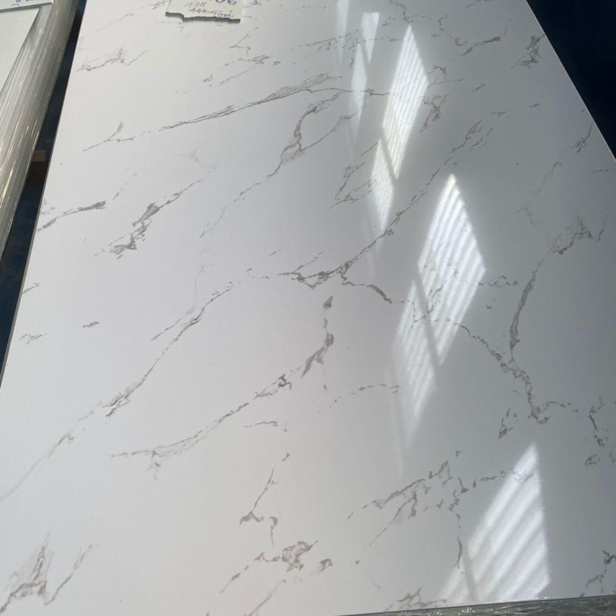 Vì sao nên chọn tấm nhựa giả đá của Thế Giới Tấm Nhựa