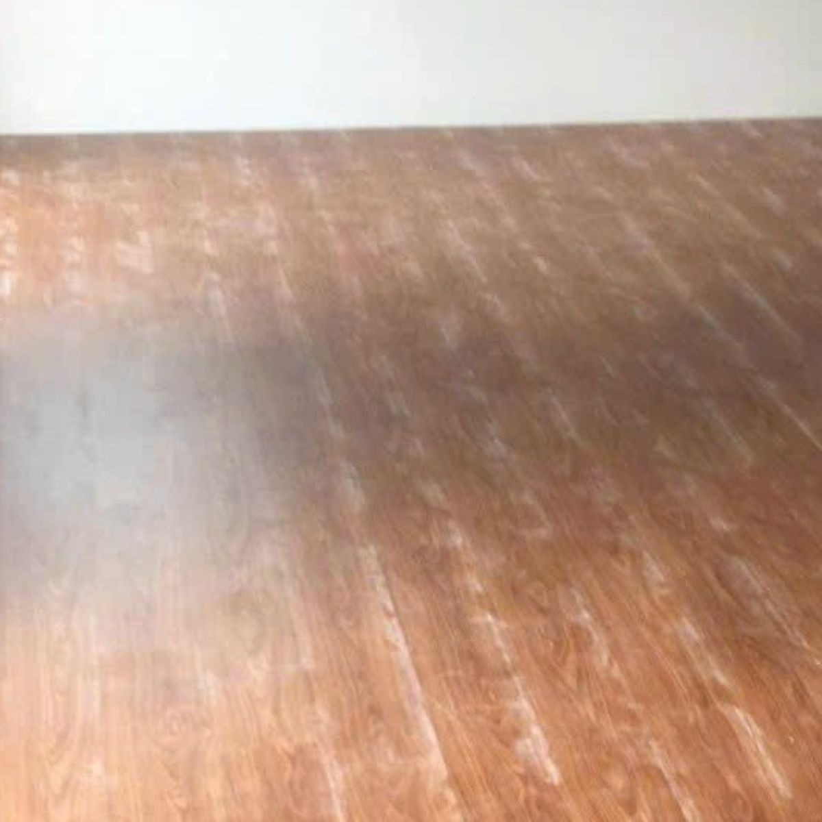 Sàn nhựa giả gỗ là gì ? Vì sao ngày càng phổ biến