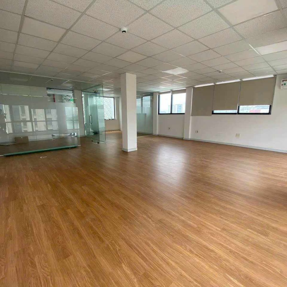 Báo giá sàn nhựa giả gỗ mới nhất 2025