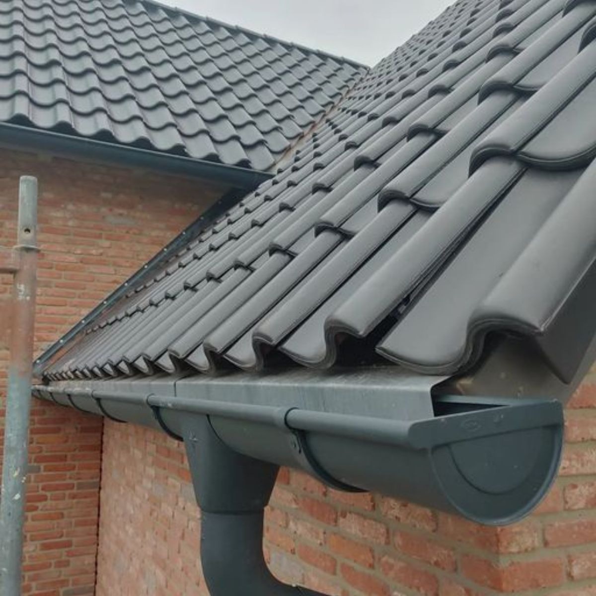 Dịch vụ thi công máng xối nhựa tại Thế Giới Tấm Nhựa