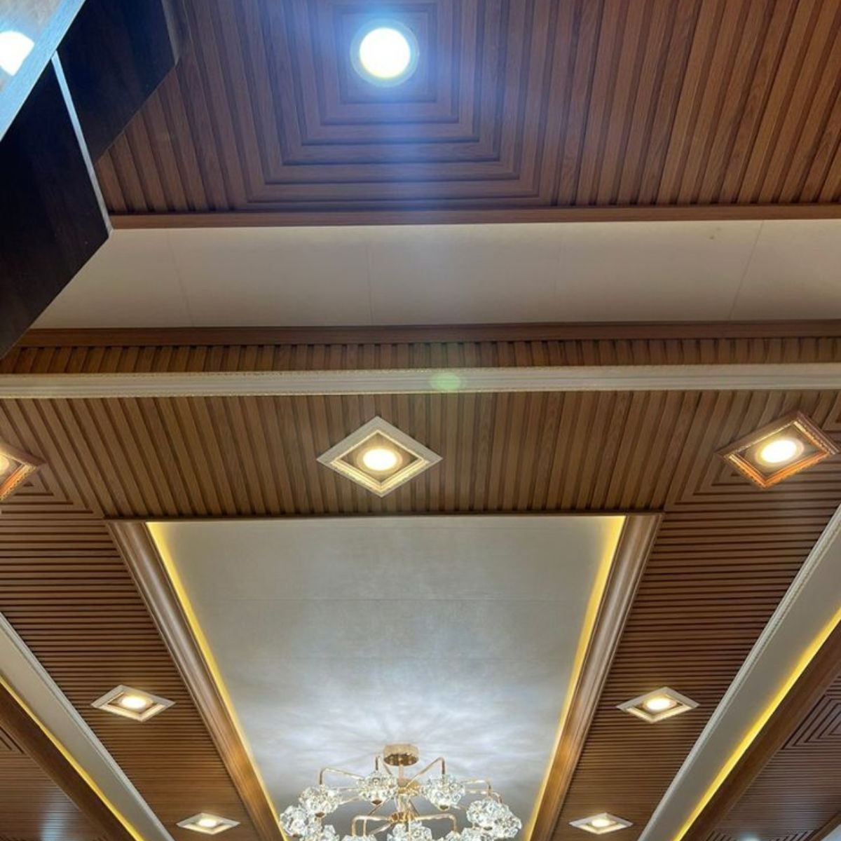 Những Lưu Ý Khi Lắp Tấm Ốp Tường – Trần Tại Nhà