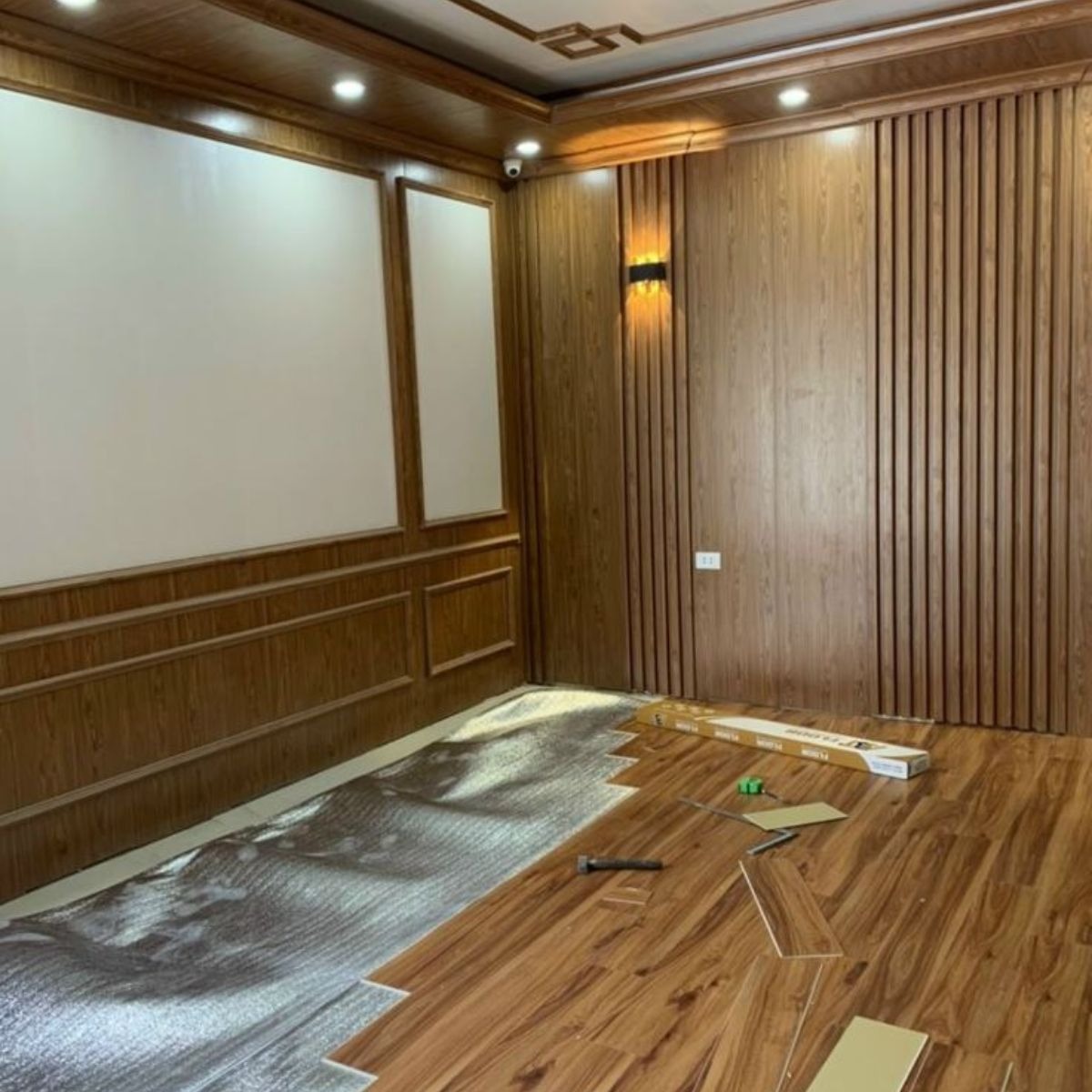 Checklist Chuyên Gia 9 Lỗi Thi Công Tấm Nhựa Thường Gặp & Cách Tránh