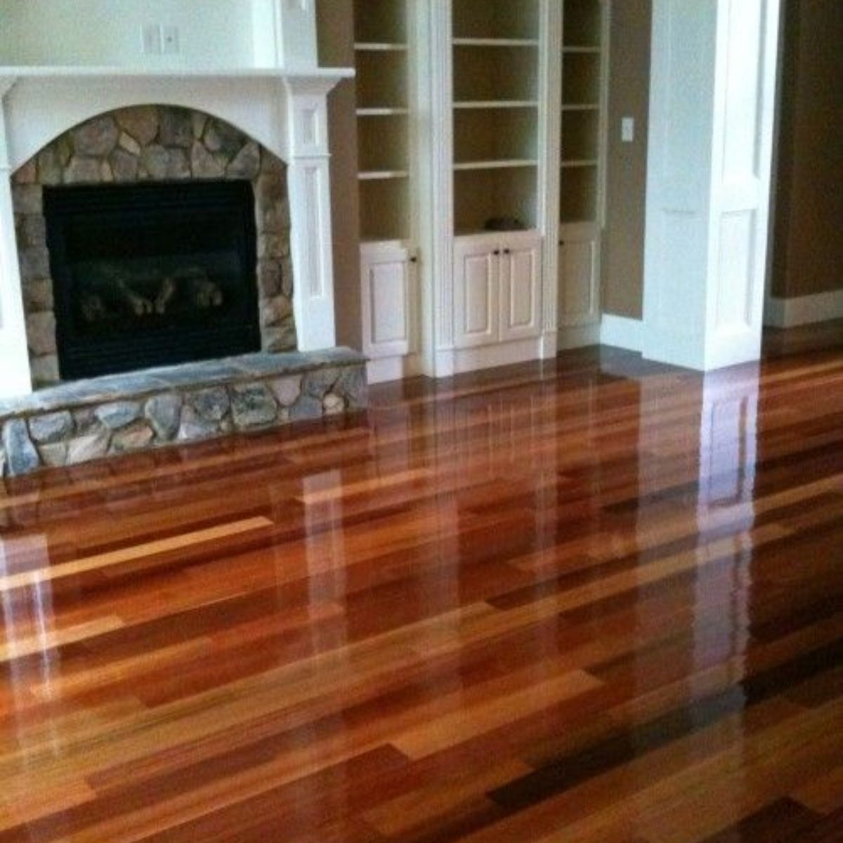 So Sánh Sàn Gỗ Và Sàn Nhựa – Chọn Loại Nào Tốt