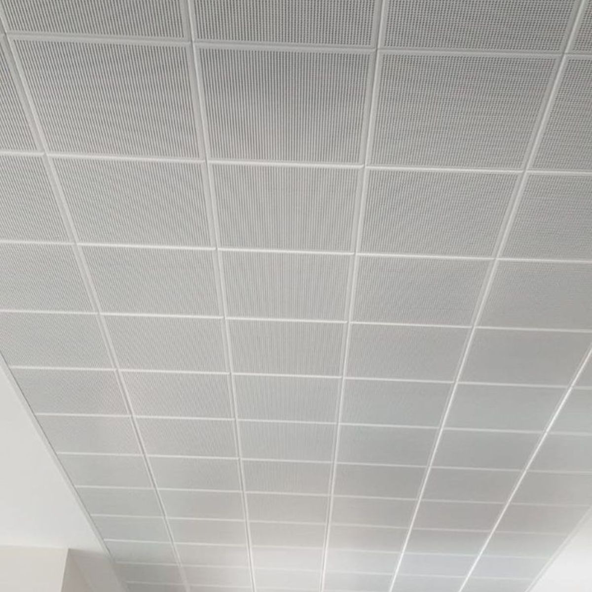 Quy Trình Thi Công Trần Thả 60x60 PVC – Nhanh Gọn Nhẹ