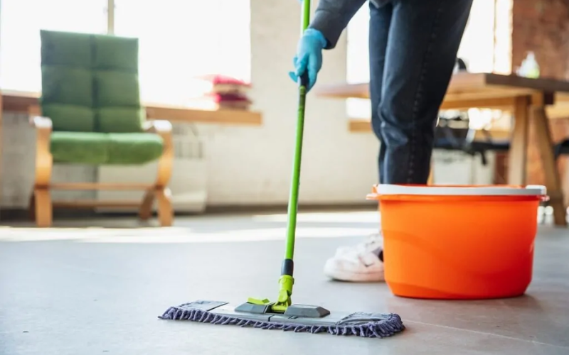 Bề mặt thi công cần chắc chắn, khô ráo và sạch sẽ