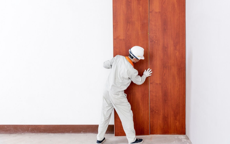 quy trình thi công tấm nhựa làm vách