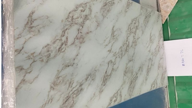 Mẫu ốp tường nano vân đá hiện đại