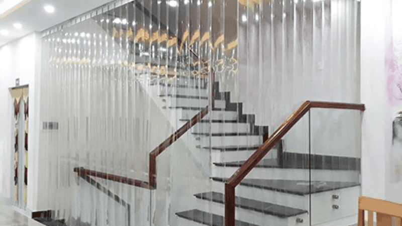 Tấm nhựa chắn cầu thang