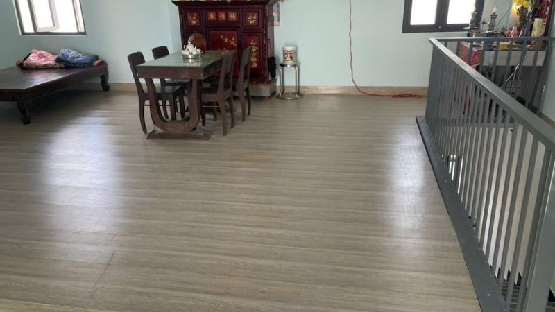 Sàn nhựa giả gỗ là vật liệu được ưa chuộng trong trang trí nội thất phòng trọ