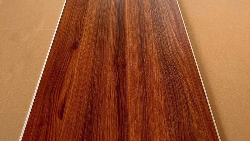 Tấm ốp nano PVC vân gỗ là vật liệu được ưa chuộng trong trang trí nội thất quán cà phê