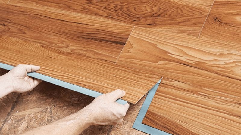 sàn nhựa vân gỗ tự dính phù hợp để lắp đặt tại nhiều loại không gian khác nhau